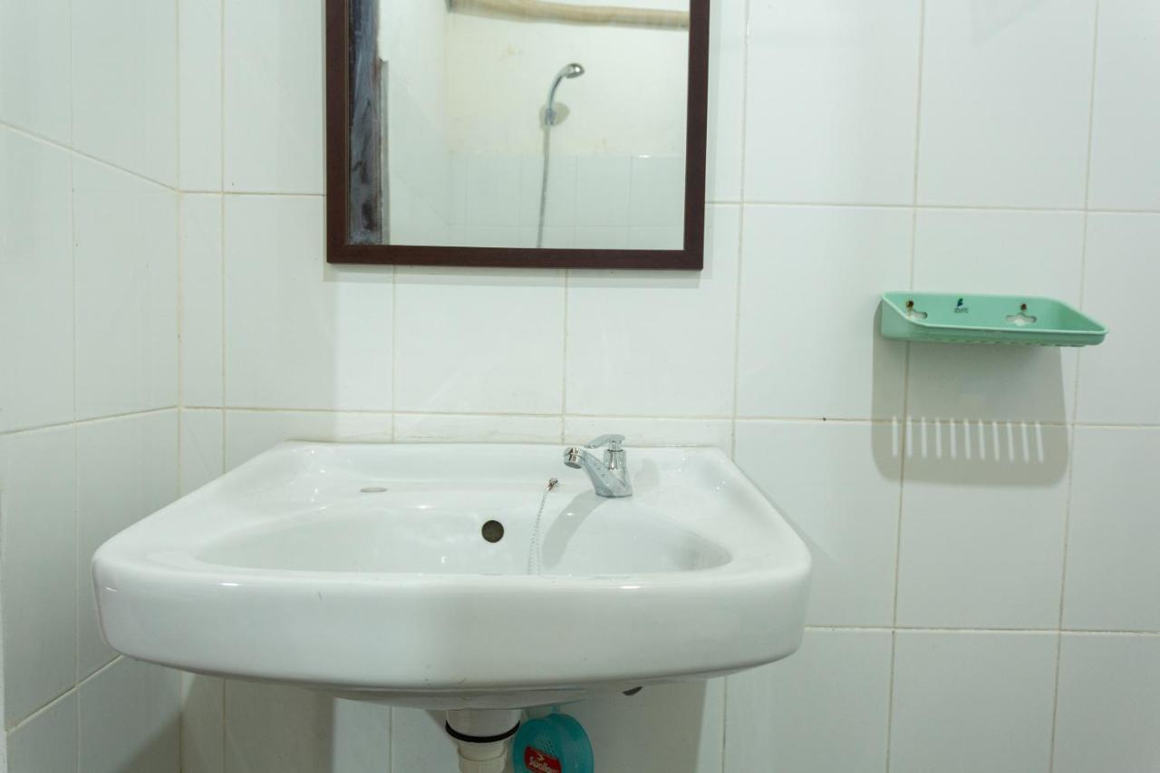 Spot On 1879 Lendang Homestay Mangsit Exterior foto